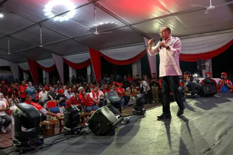 Anwar Tantang Elite Melayu: Nyatakan Harta, Kembalikan Setengah pada Rakyat