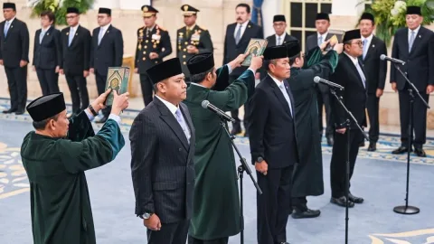Prabowo Lantik Kepala BGN dan Gubernur URI di Istana Negara