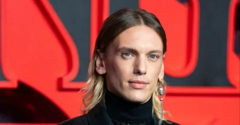 Bintang Stranger Things Jamie Campbell Bower Resmi Jadi Celeborn di The Rings of Power