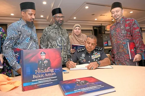 Pensiun Setelah 35 Tahun, Wakil Kepala Polisi Malaysia Peringatkan Ancaman Terorisme Siber