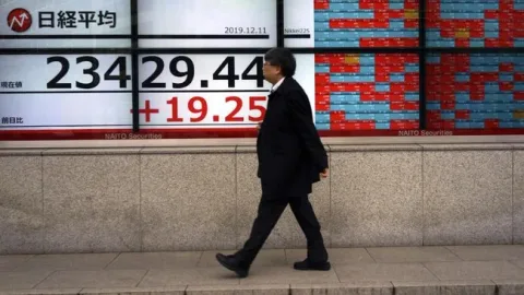 Minyak Tembus US$100, Bursa Asia Terkoreksi: Apa Dampaknya ke Indonesia?