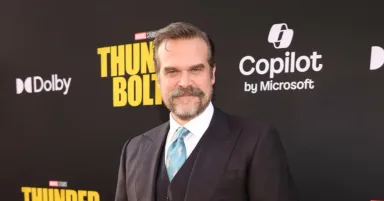 David Harbour Buka Suara: Kekayaan Tak Menyembuhkan Gangguan Mental