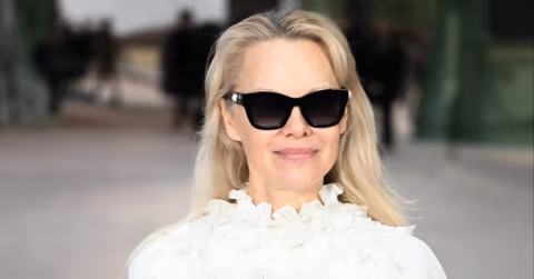 Pamela Anderson Peringatkan 'Kekosongan' di Balik Kekayaan, Film Alma Angkat Isu Kelam