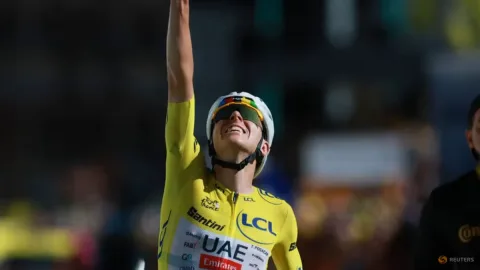 Pogacar Hancurkan Rekor Legenda Pantani di Alpe d'Huez, Kokoh di Puncak Tour de France