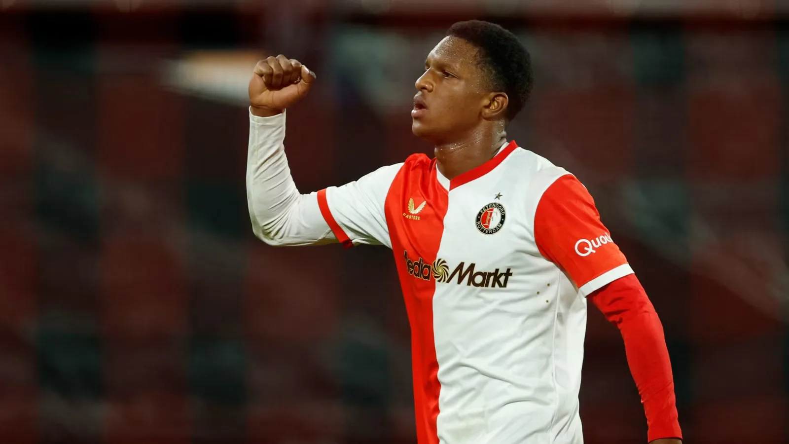 Nottingham Forest Kirim Tawaran Baru โฌ20 Juta untuk Bek Sayap Feyenoord