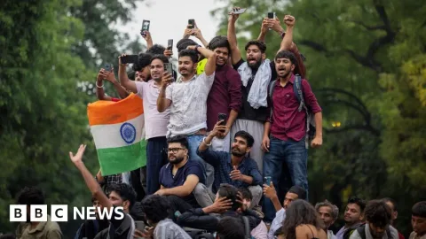 Kecoa Jadi Simbol Perlawanan: Menteri Pendidikan India Mundur Setelah Protes 5 Pekan