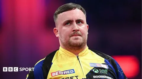 Littler Hancurkan van Duijvenbode, Siap Hadapi Price di Final World Matchplay