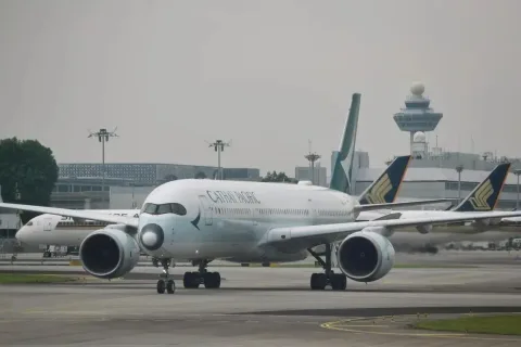Topan Noul Lumpuhkan Penerbangan Singapura-China Selatan, Belasan Rute Dibatal