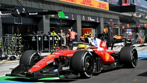 Lewis Hamilton Pertanyakan Strategi Ferrari di GP Hungaria: 'Seharusnya Tidak Pit Stop'