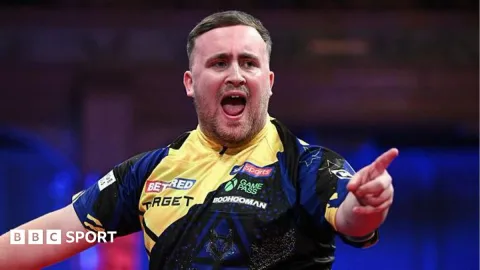 Luke Littler Kukuhkan Dominasi: Pertahankan Gelar World Matchplay, Hancurkan Rekor Phil Taylor