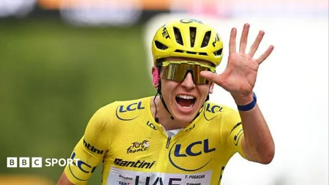 Pogacar Samai Rekor Legenda, Van der Poel Kunci Etape Terakhir dengan Dramatis