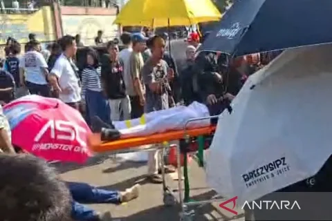 Ambunnya Tribun VIP di Purwokerto: Keruntuhan Akibat Berebut Merchandise, Puluhan Luka