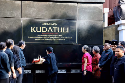 Menjahit Tanpa Bius: Kisah Dokter PDIP di Balik Tragedi Kudatuli 1996