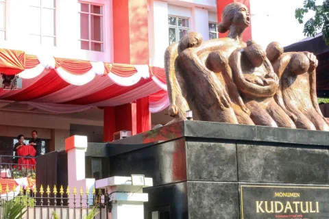 Monumen Kudatuli: Kasih Ibu dan Api Abadi Penegak Keadilan