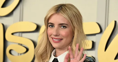 Emma Roberts Wujudkan Impian Tampil Bak 'Antique Ghost Doll' di Pernikahan
