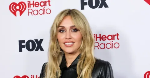 Miley Cyrus: Cinta Bukan Sekadar Logika, Tapi Perasaan yang Mengalir di Tubuh