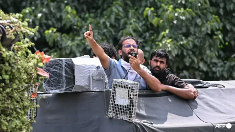 Kemenangan Gerakan 'Kecoak' di India: Mendikbud Mundur, Tuntutan Pembebasan Demonstran Menggema
