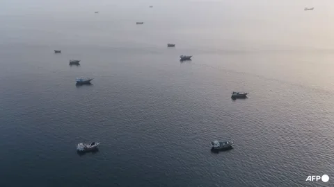 Iran Tegaskan Kendali Selat Hormuz, AS Hentikan Pengeboman Tanpa Kejelasan