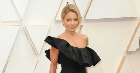 Kelly Ripa Absen Akibat Operasi Gusi, Suami Beberkan Pantangan Pasca-Prosedur
