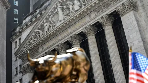 Harga Minyak Anjlok 8% Pasca Jeda Serangan AS-Iran, Wall Street Tertekan Saham Teknologi