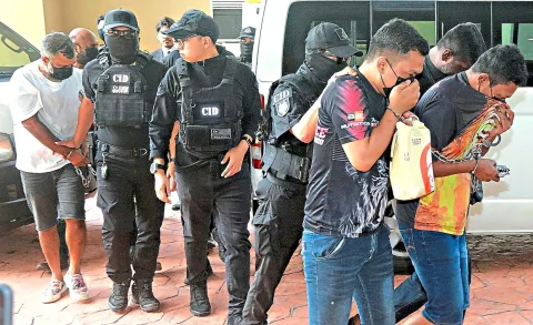 Enam Pria Didakwa Culik Pengusaha dengan Tebusan RM8 Juta, Korban Diduga Terkait Narkoba