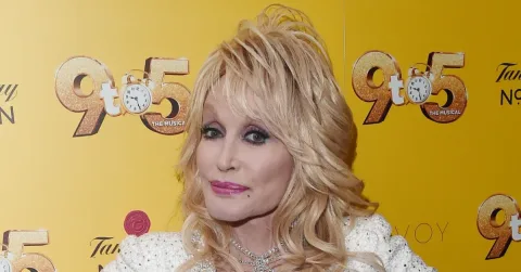 Dolly Parton Berduka, Kakak Sulungnya Meninggal Dunia di Usia 82