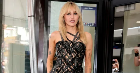 Miley Cyrus Ingin Kembali ke Layar Lebar: Juliet Punk ala Shakespeare Menanti