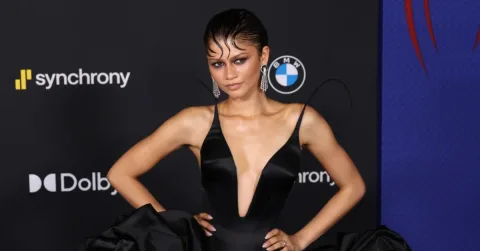 Gaun ‘Laba-laba Abstrak’ Zendaya di Premiere Spider-Man, Stylist Ungkap Makna di Baliknya