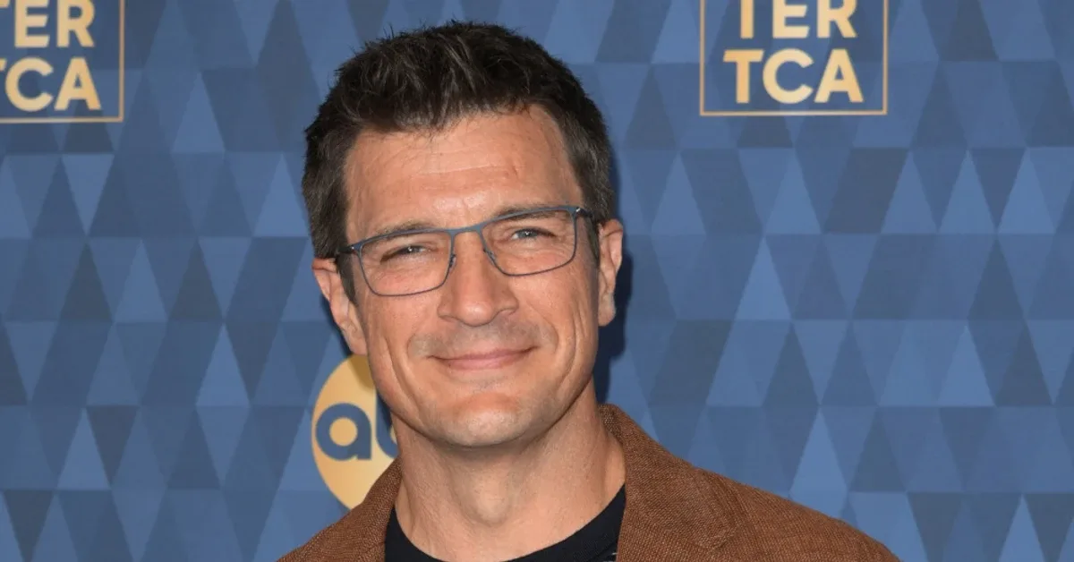 Salah Identitas, Nathan Fillion Selamat dari Tilang Berkat Gagal Paham Polisi dengan Jason Bateman