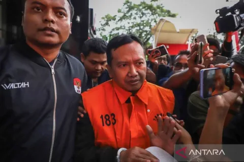 Suap Dana Hibah Jatim: KPK Tahan Anggota DPRD Moch Mahrus, Ada Imbalan Emas dan Rumah
