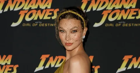 KK Family: Rahasia Nama Alliteratif Karlie Kloss dan Misi Kode untuk Remaja