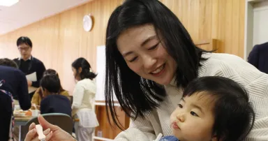 Baby Cafe di Jepang: Solusi Isolasi Ibu Baru yang Terancam Gagal karena Dana