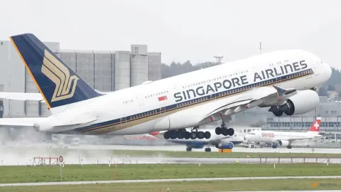 Pendapatan Rekor Tak Cukup: SIA Cetak Rugi Kuartalan Akibat Bahan Bakar dan Beban Air India