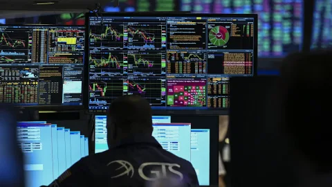 Wall Street Menguat, Saham Chip Anjlok: Dominasi ASML Terancam China