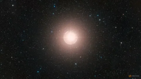 Betelgeuse Tak Sendirian: Bintang Raksasa Itu Ternyata Punya Pasangan