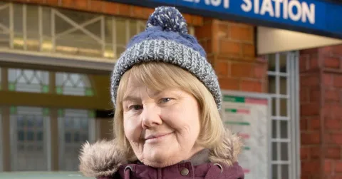 Aktris EastEnders Terima Ancaman Pembunuhan, BBC Turun Tangan