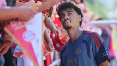 Nathaniel Brown Resmi Gabung Bayern Munich: 'Gila Bisa Berada di Sini'