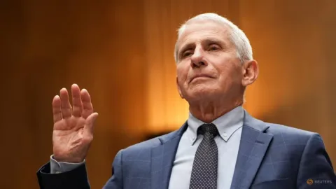 Fauci Bungkam di Hadapan Senator AS: Polemik Asal-usul Covid-19 Kembali Memanas