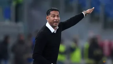 Henk Fraser Resmi Latih Suriname: Target Piala Dunia 2030 Jadi Misinya