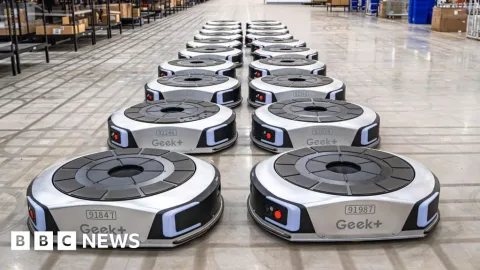 Robot Gundam China Menginvasi Gudang Inggris: Revolusi Logistik atau Ancaman Tenaga Kerja?