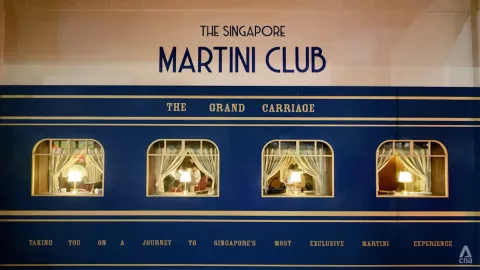 The Singapore Martini Club: Lebih dari 50 Varian Martini dalam Balutan Gerbong Kereta Mewah