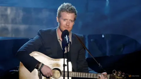 Glen Hansard, Pemenang Oscar dari Irlandia, Tewas dalam Kecelakaan Motor