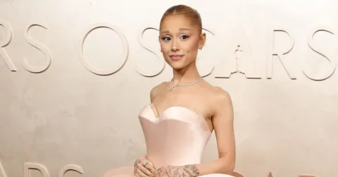 Ariana Grande Rilis Album 'Petal': Kemarahan Tanpa Filter yang Menyegarkan