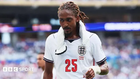 De Zerbi Bertekad Pertahankan Spence di Tottenham: 'Saya Ingin Kamu Bertahan'