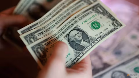 Dolar AS Menguat di Tengah Suku Bunga Tetap The Fed dan Serangan Udara ke Iran