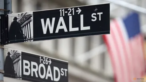 Wall Street Terjun Bebas: The Fed Tahan Suku Bunga, Saham AI Terpukul