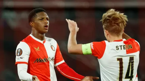 Roma Siap Bajak Bek Muda Feyenoord, Nottingham Forest Gigit Jari