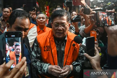 KPK Tahan Empat Tersangka Korupsi Komisi Asuransi Jasindo, Negara Rugi Rp15,6 Miliar