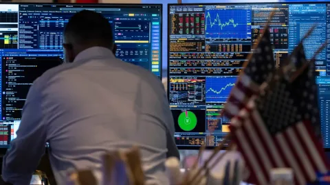 Lonjakan Saham Microsoft dan Penurunan Minyak Bawa Wall Street Bangkit