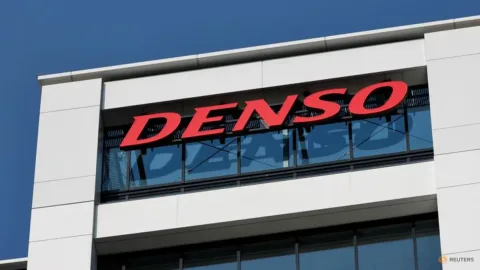 Tekanan Biaya Material Gerus Laba Denso, Saham Terjun Bebas